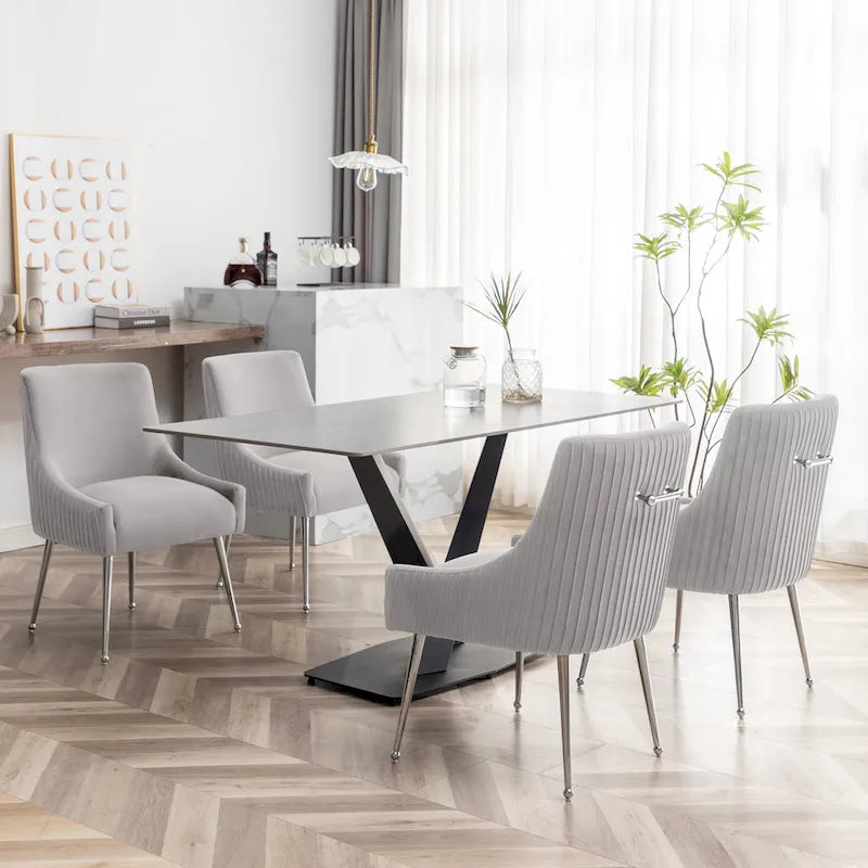 Moderne eetkamerstoelen van fluweel met geplooide rugleuning en handgreep aan de achterkant (set van 4)