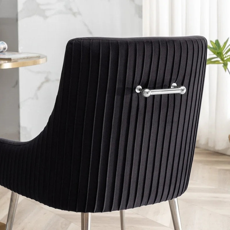 Moderne eetkamerstoelen van fluweel met geplooide rugleuning en handgreep aan de achterkant (set van 4)
