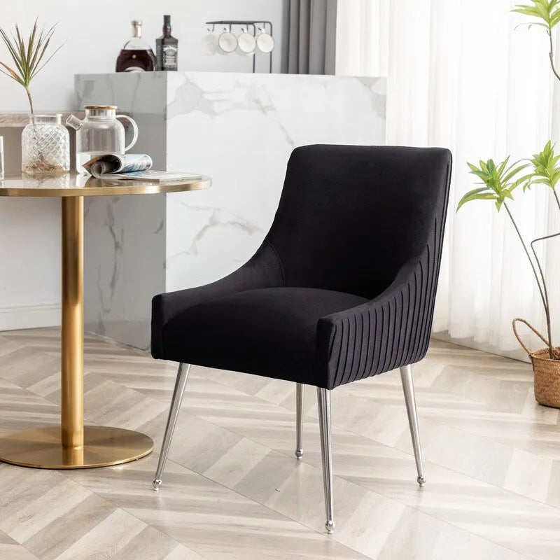 Moderne eetkamerstoelen van fluweel met geplooide rugleuning en handgreep aan de achterkant (set van 4)