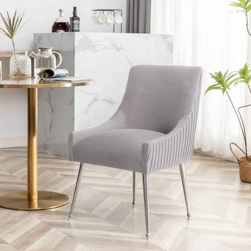Moderne eetkamerstoelen van fluweel met geplooide rugleuning en handgreep aan de achterkant (set van 4)