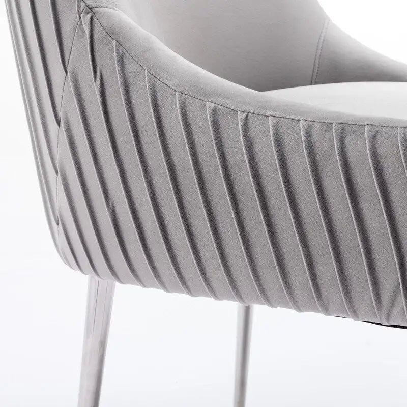 Moderne eetkamerstoelen van fluweel met geplooide rugleuning en handgreep aan de achterkant (set van 4)